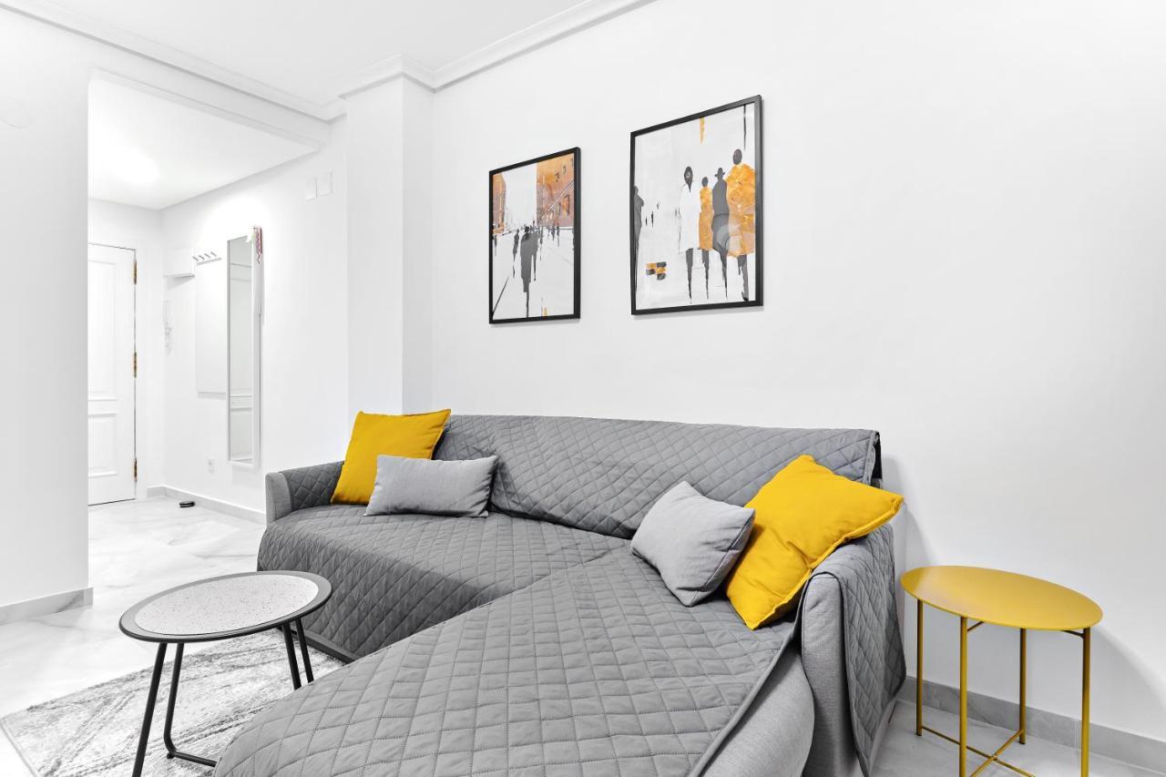Lovely Sunny Apartment With Shared Pool And Private Parking Torrevieja Dış mekan fotoğraf