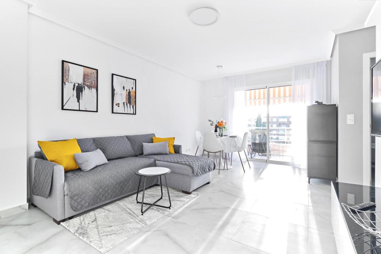 Lovely Sunny Apartment With Shared Pool And Private Parking Torrevieja Dış mekan fotoğraf