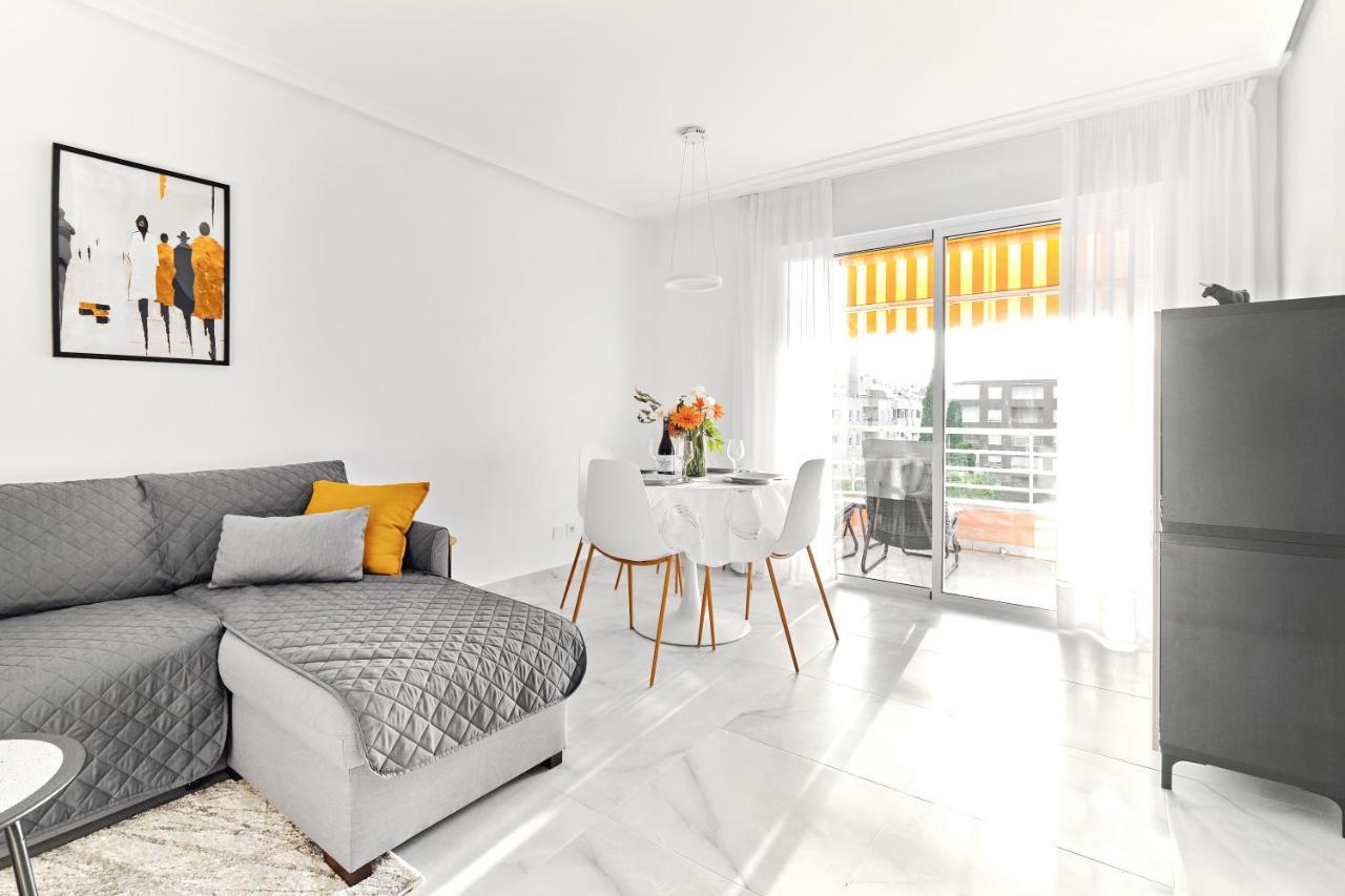 Lovely Sunny Apartment With Shared Pool And Private Parking Torrevieja Dış mekan fotoğraf