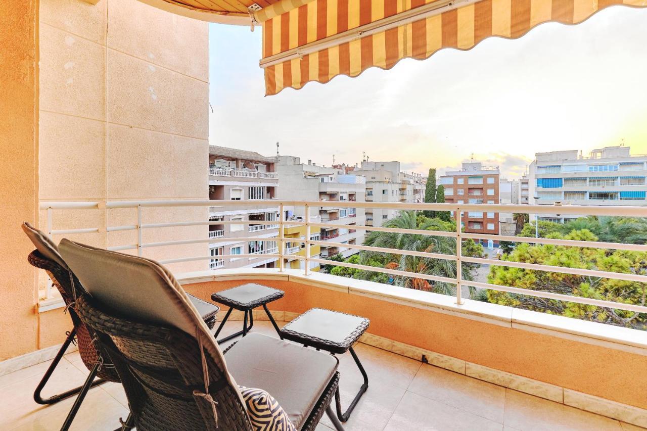 Lovely Sunny Apartment With Shared Pool And Private Parking Torrevieja Dış mekan fotoğraf