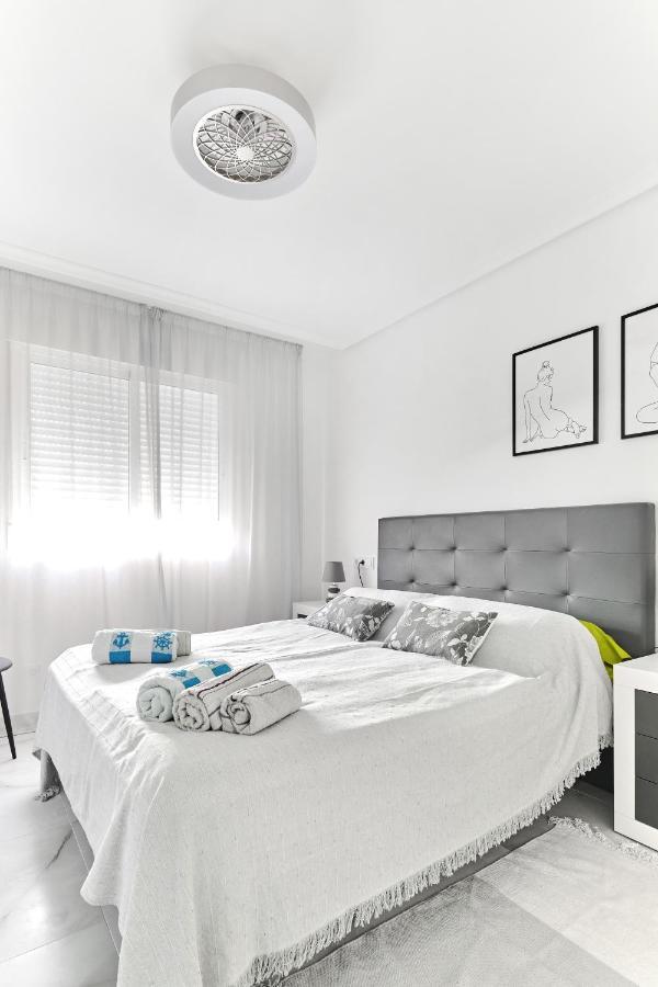 Lovely Sunny Apartment With Shared Pool And Private Parking Torrevieja Dış mekan fotoğraf