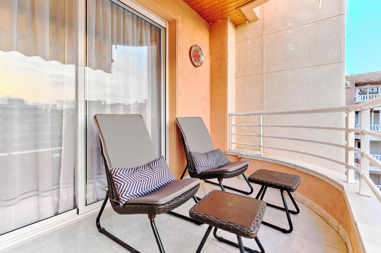 Lovely Sunny Apartment With Shared Pool And Private Parking Torrevieja Dış mekan fotoğraf