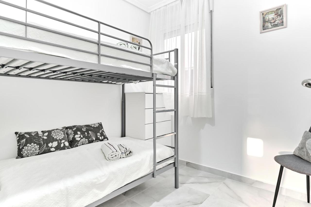 Lovely Sunny Apartment With Shared Pool And Private Parking Torrevieja Dış mekan fotoğraf